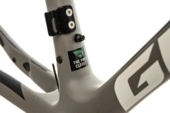 Giant Defy Advanced 2 Small Frameset - 2019 15 Giant Defy Advanced 2 Small Frameset - 2019 -Giant FRD11644 PH2 07 scaled