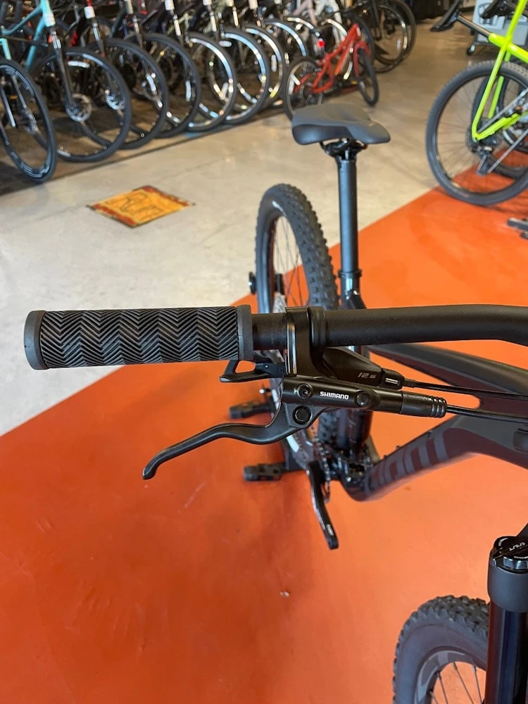 Giant We Ship! Stance 29 2(Crest Fork) - Gunmetal Black 2021 6 Giant We Ship! Stance 29 2(Crest Fork) - Gunmetal Black 2021 - Image 6