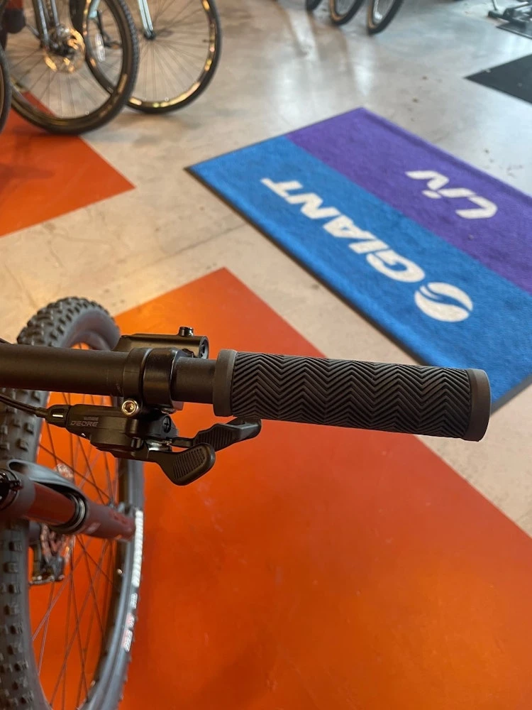 Giant We Ship! Stance 29 2(Crest Fork) - Gunmetal Black 2021 4 Giant We Ship! Stance 29 2(Crest Fork) - Gunmetal Black 2021 - Image 4