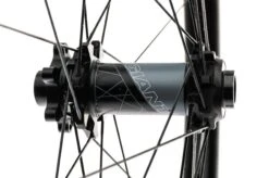 Giant TRX 0 Carbon Tubeless 27.5" Wheelset -Giant WMT12775 PH3 04 scaled