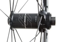 Giant SLR 1 Disc Carbon 700c Tubeless Wheelset -Giant WRD11568 RJ 03 scaled