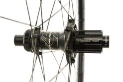 Giant SLR 0 30mm Carbon Clincher Disc 700c Wheelset 10 Giant SLR 0 30mm Carbon Clincher Disc 700c Wheelset -Giant WRD12553 KB 04 scaled