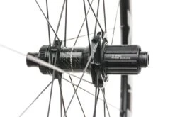 Giant SLR1 30mm Disc Carbon Tubeless 700c Wheelset -Giant WRD12888 MJ 03 scaled