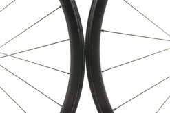 Giant SLR1 30mm Disc Carbon Tubeless 700c Wheelset -Giant WRD12888 MJ 05 scaled