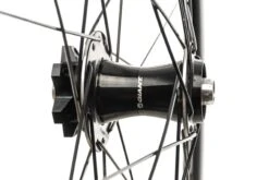 Giant PR-2 Disc Alloy Clincher 700c Front Wheel -Giant WRD13754 PH2 03 scaled