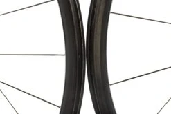 Giant SLR 0 30mm Carbon Clincher 700c Wheelset 10 Giant SLR 0 30mm Carbon Clincher 700c Wheelset -Giant WRD14099 PH2 17 scaled