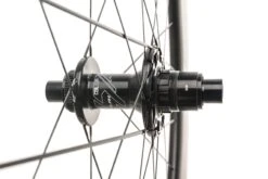 Giant SLR 1 42/65mm Disc Aero Carbon Tubeless 700c Wheelset 9 Giant SLR 1 42/65mm Disc Aero Carbon Tubeless 700c Wheelset -Giant WRD14235 PH1 03 scaled