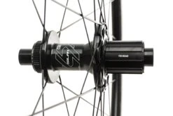 Giant SLR One Disc Carbon Tubeless 700c Wheelset -Giant WRD14635 PH2 03 scaled