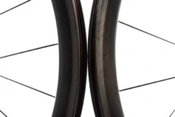 Giant SLR1 DBL Carbon Tubeless 700c Wheelset -Giant WRD15516 PH2 05 scaled