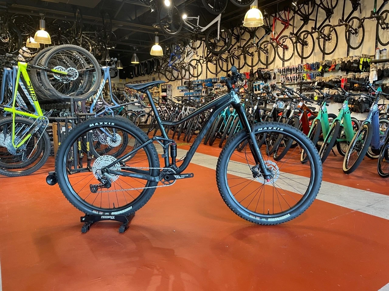 Giant We Ship! Stance 29 2(Crest Fork) - Gunmetal Black 2021 1 Giant We Ship! Stance 29 2(Crest Fork) - Gunmetal Black 2021